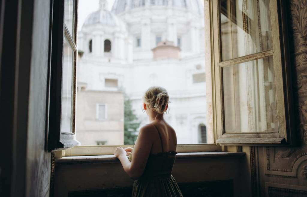 A women gazing out the window