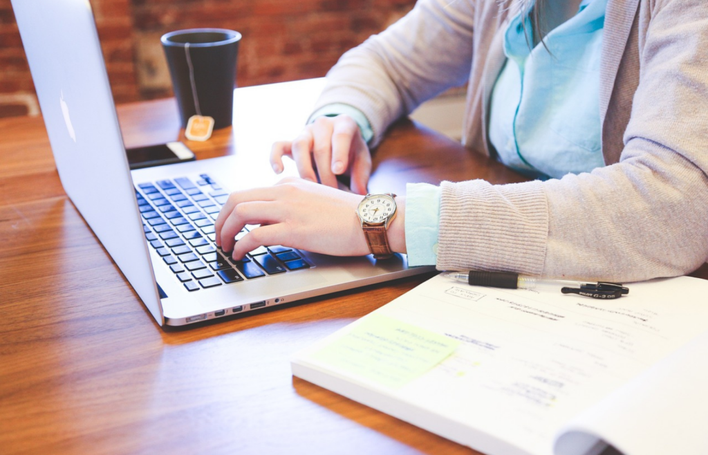 A person adjusting retirement plan settings on a computer