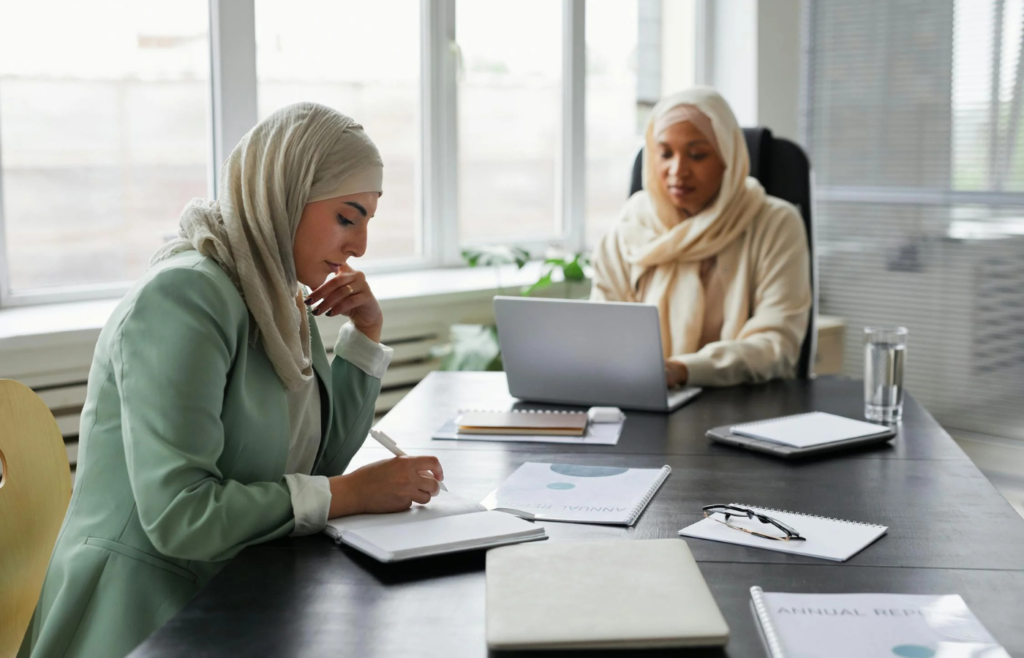 An employee discussing career aspirations with a disinterested manager