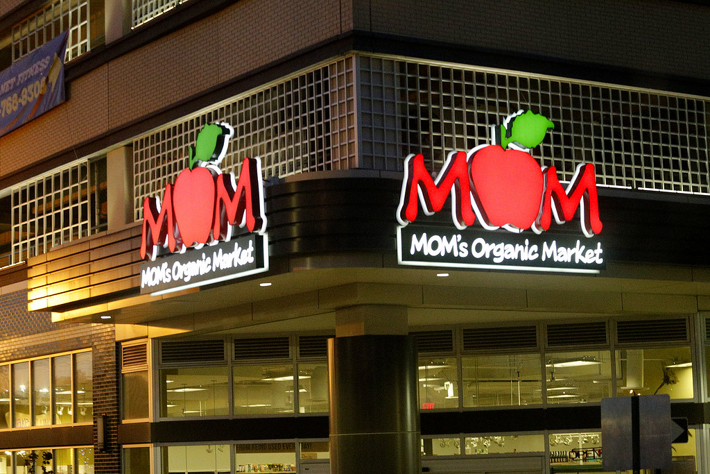 MOM's Organic Market