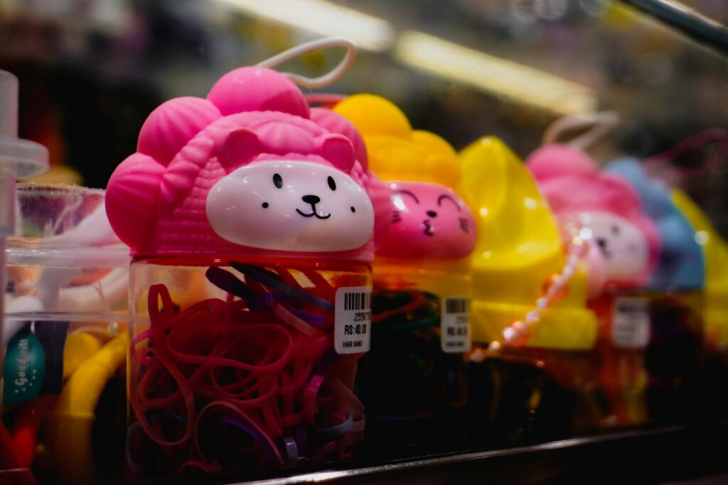 Cute animal-shaped containers with hair accessories.