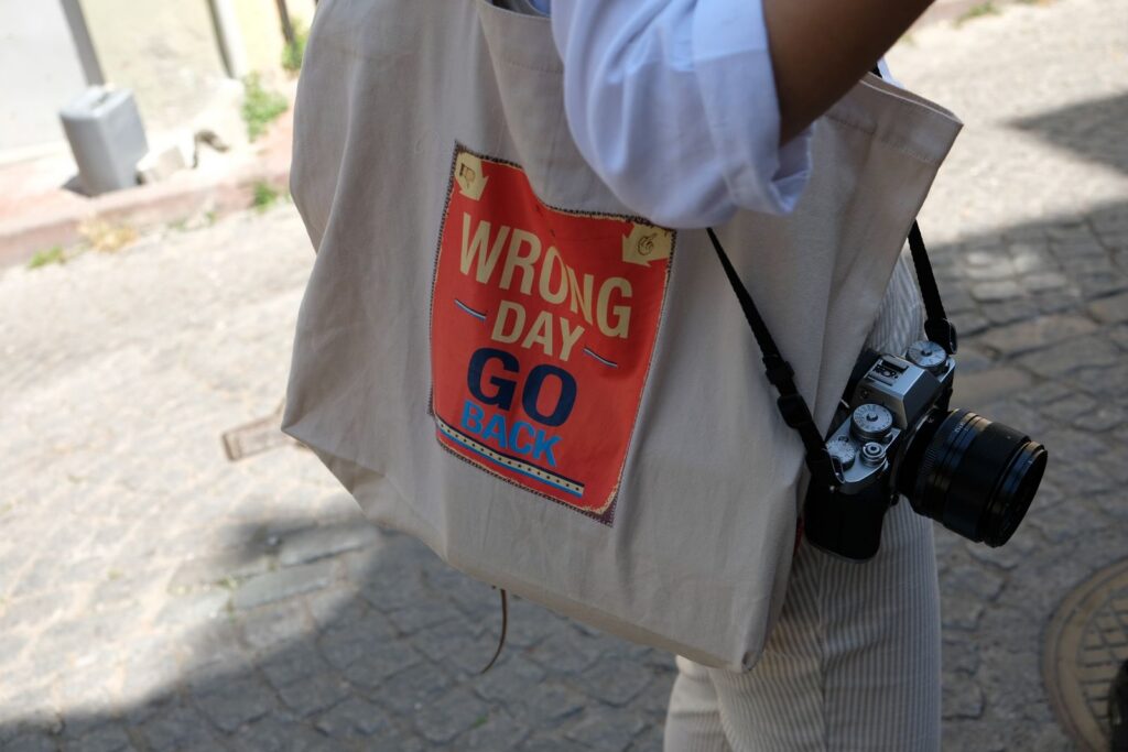 Close-up of a woman with a tote bag and camera in Istanbul, Türkiye.