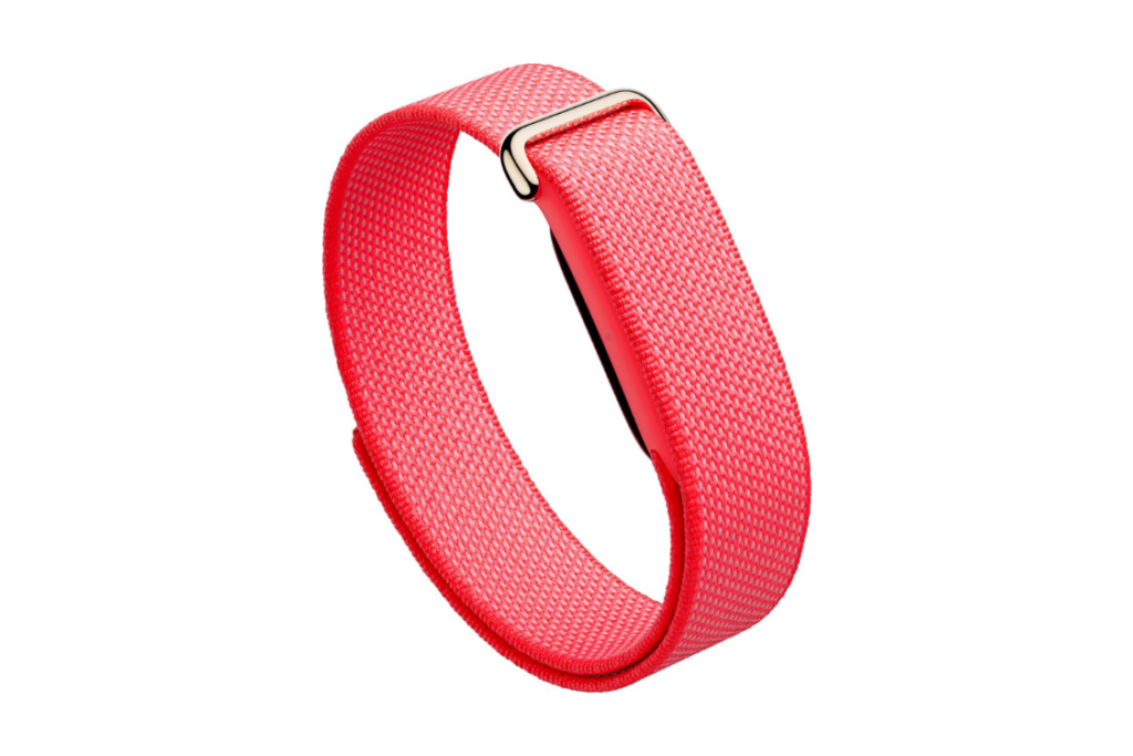 Google Fitbit Air screenless fitness tracker with lightweight health coaching features