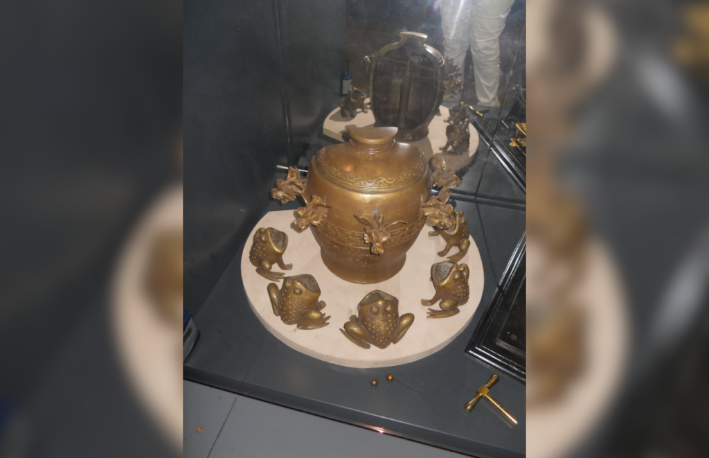 Zhang Heng’s Seismoscope
