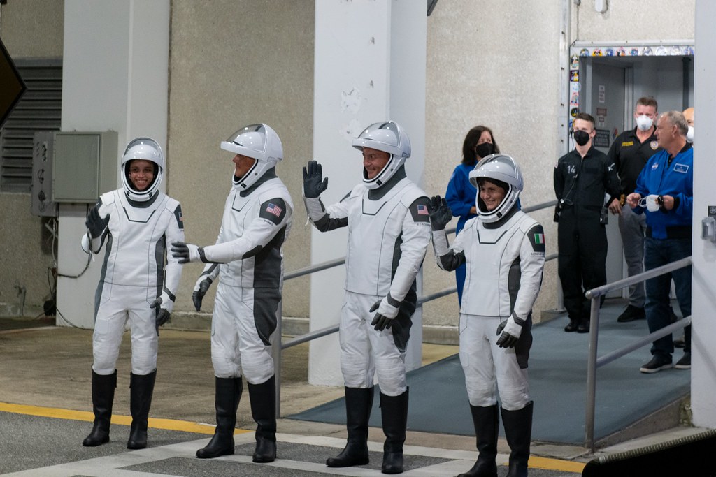 Astronauts ready to rehearse for launch