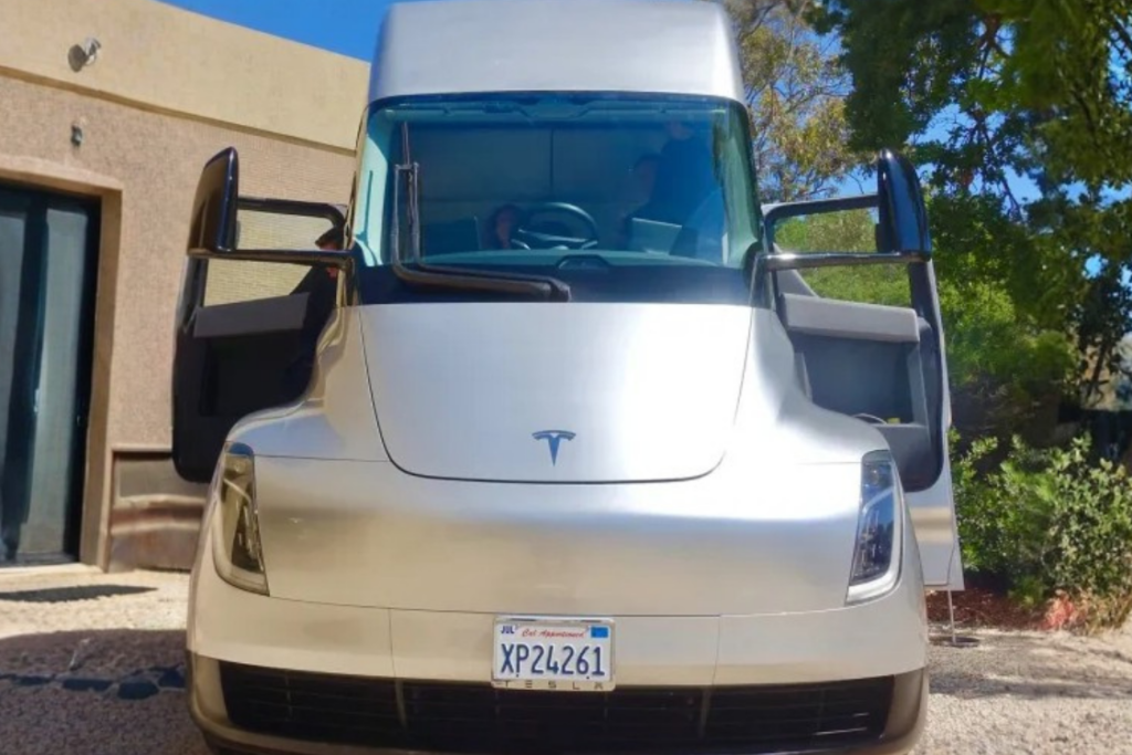 Tesla Semi truck from the front