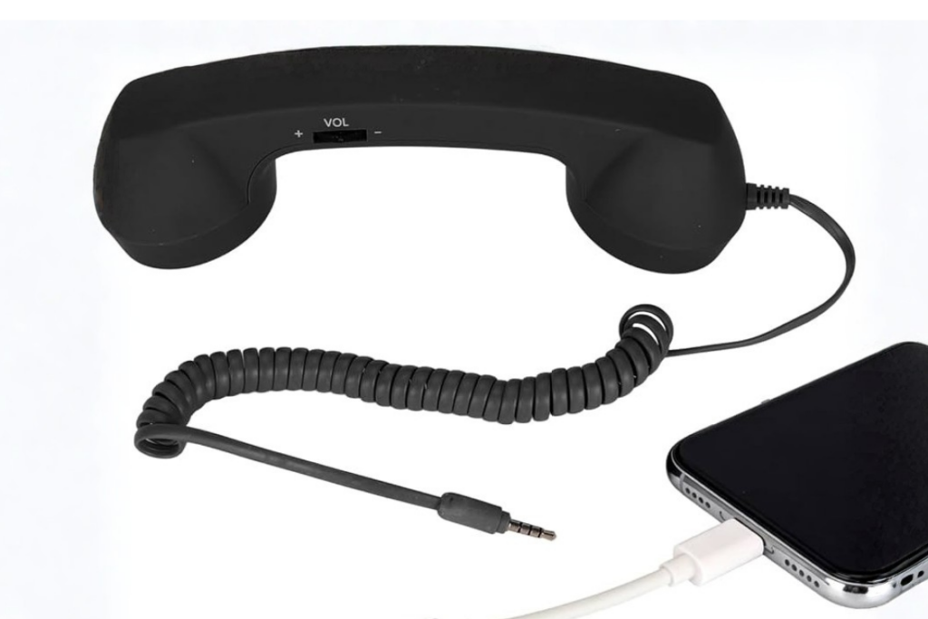 Retro phone handset with charger and connector