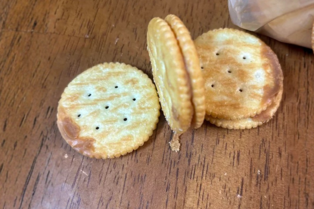 Ritz Crackers With Peanut Butter