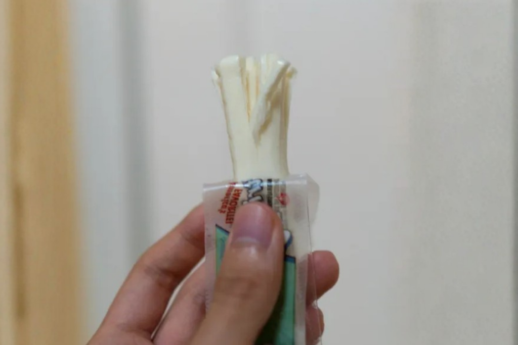 Peeling string cheese snack