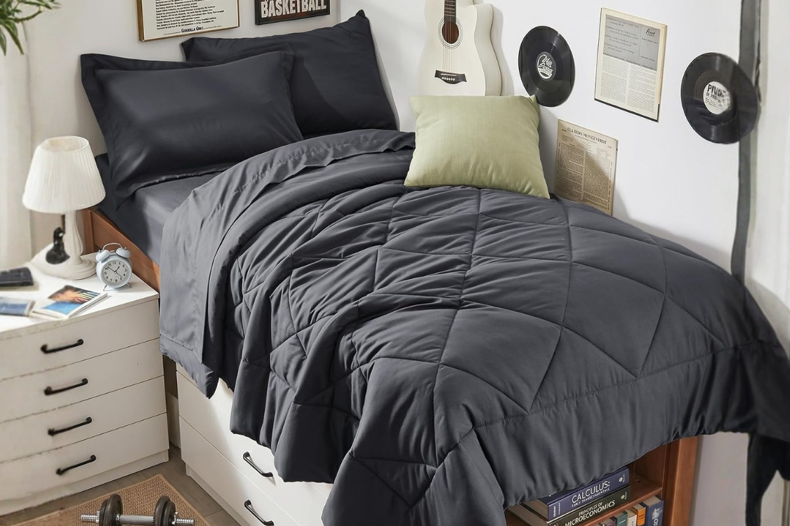 Super comfy Twin XL dorm room bedding