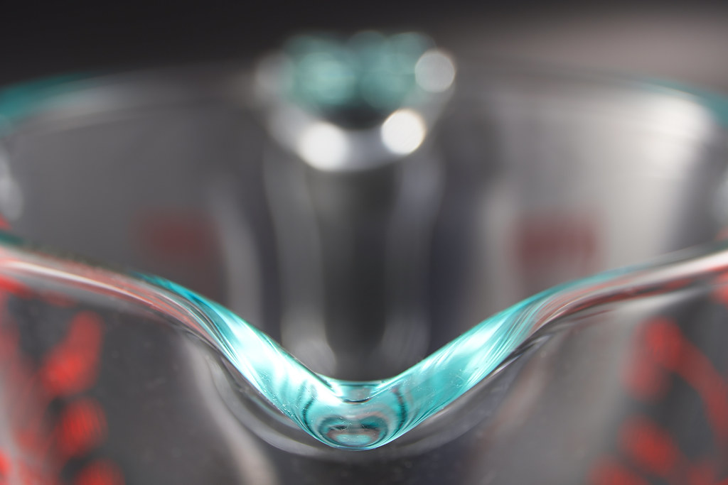 Pyrex Glass Measuring Cup with spout for pouring liquid