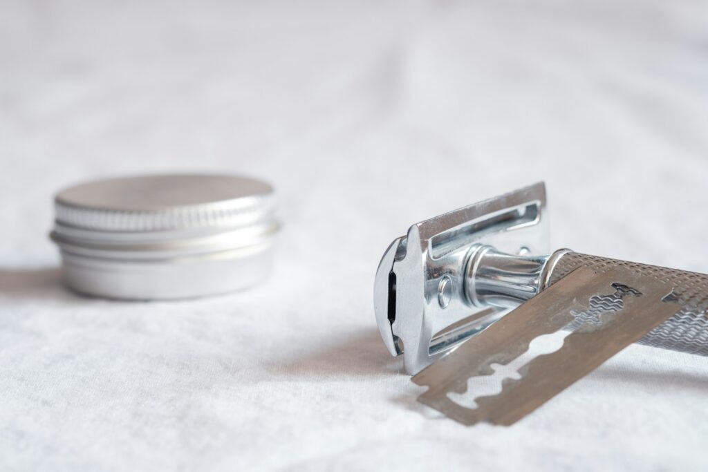 Metal razor with fresh blade