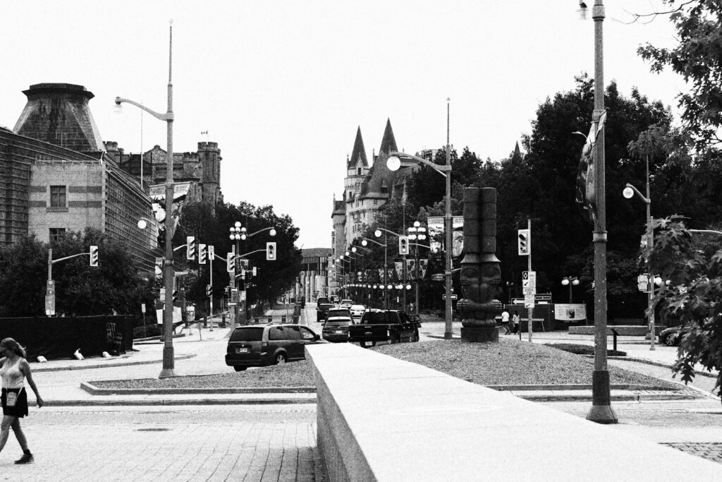 A black and white photo of a city street
